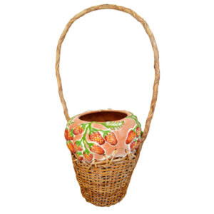 Cesta de cerámica y mimbre con fresas