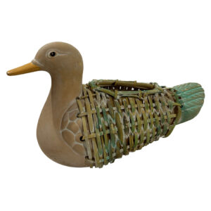 Pato de cerámica y mimbre