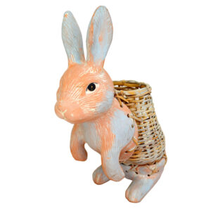 Conejo de cerámica y mimbre
