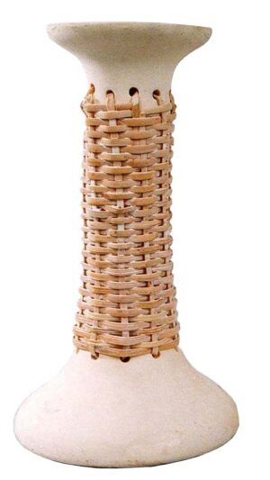 Candelabro de cerámica y mimbre (27 cms)