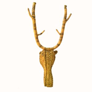 Cabeza de ciervo en esparto