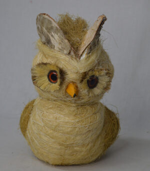 Búho de esparto y sisal