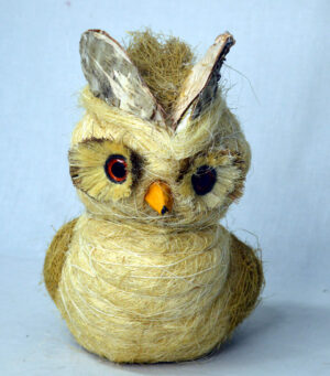Búho de esparto y sisal