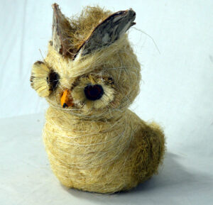 Búho de esparto y sisal