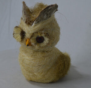 Búho de esparto y sisal