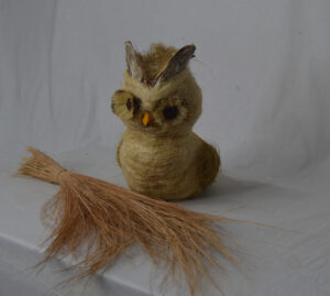 Búho de esparto y sisal
