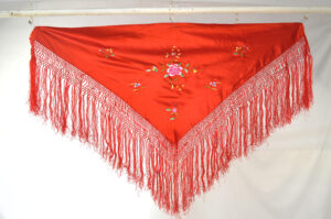 Mantón infantil rojo