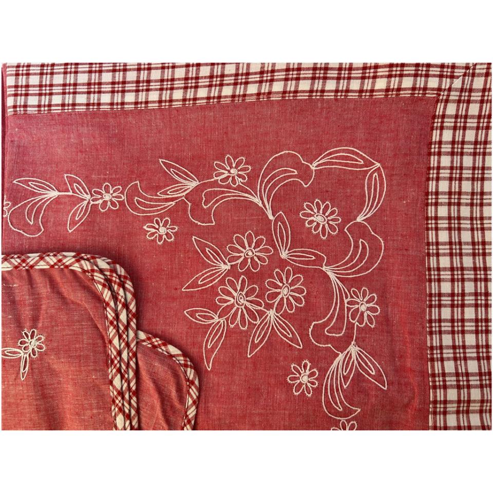Mantel rojo con 4 servilletas