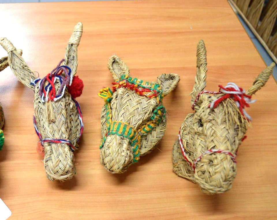 Cabeza burro adornada (surtidas)