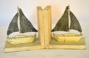 Sujeta libros de barco