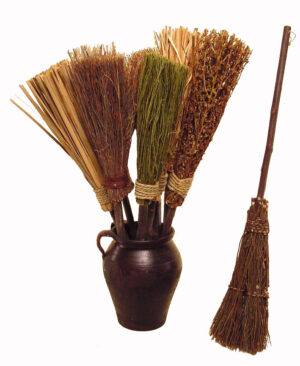 Escoba de materiales surtidos