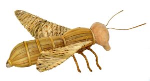 Abeja de anea y madera