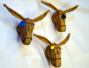 Cabeza burro adornada surtida (13 cms)
