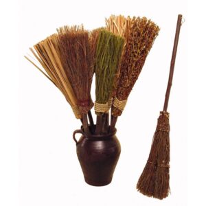 Escoba de materiales surtidos