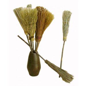 Escoba de materiales surtidos