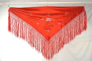 Mantón infantil rojo