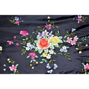 Mantón negro bordado