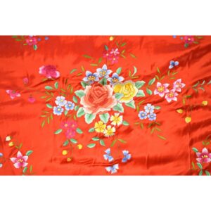 Mantón rojo bordado